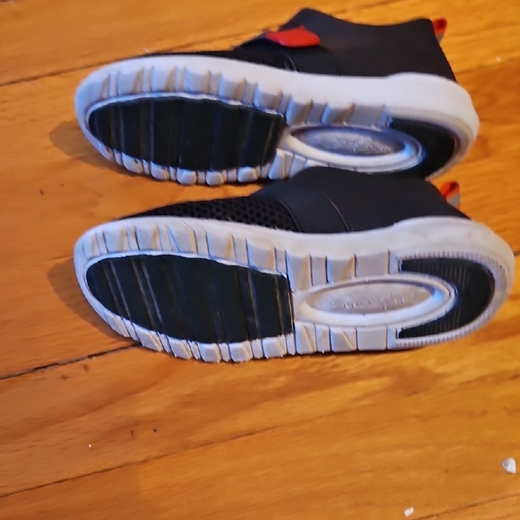 Kids Sz 11 Water Shoes, Mesh Toe, Thick Sole, Velcro - Picture 9 of 14